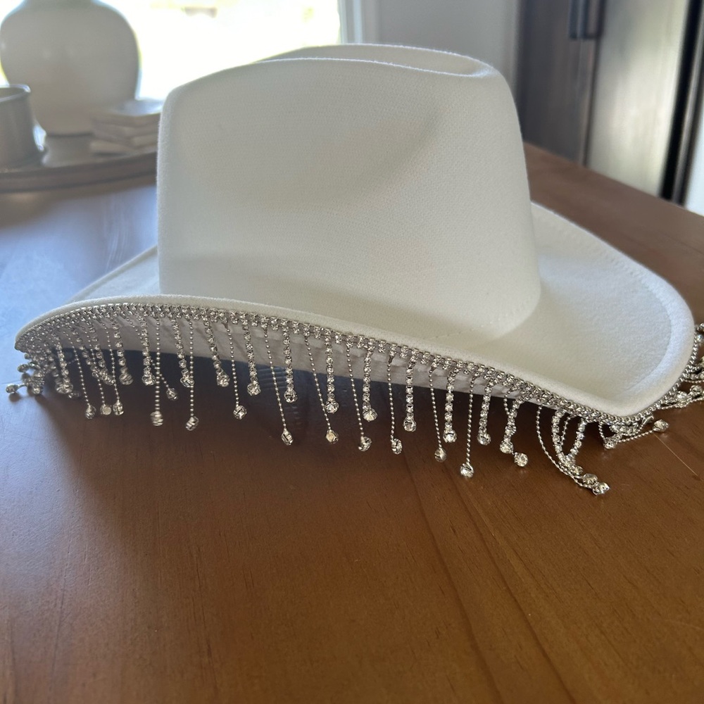 White cowgirl hat